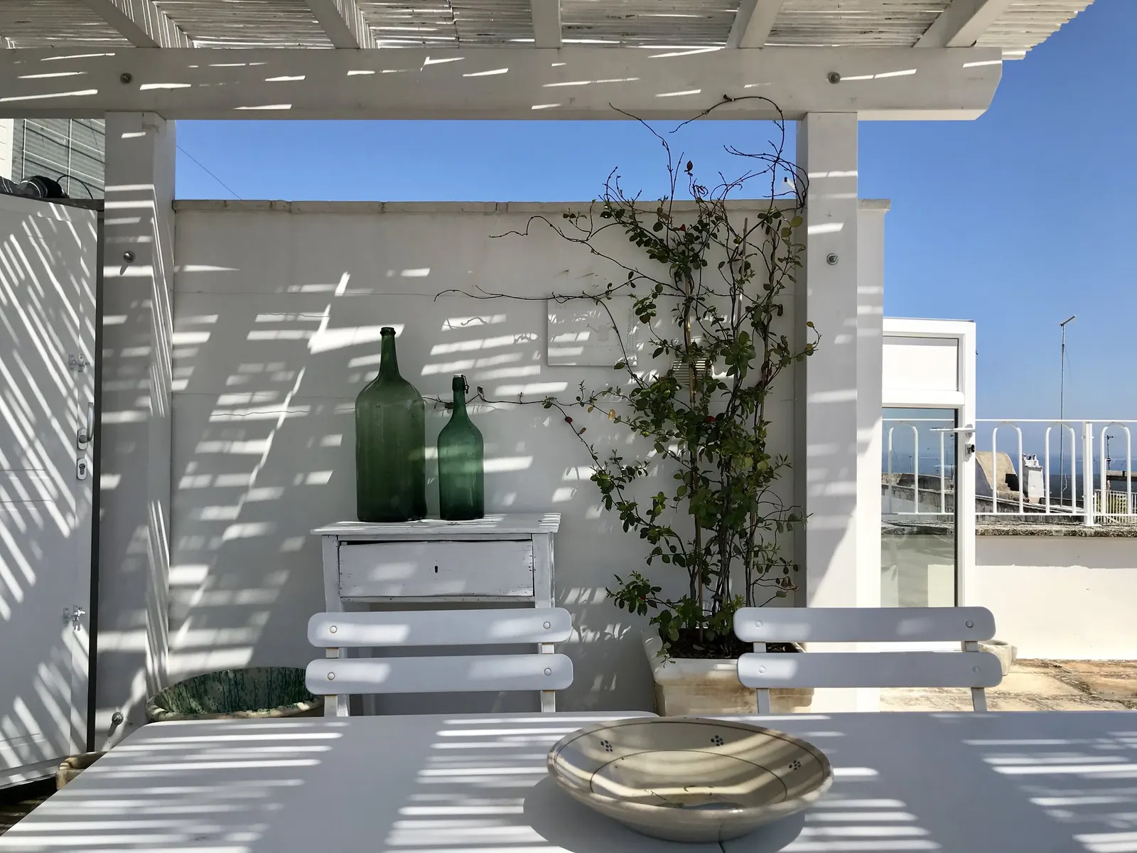 Terrace kitchen and dining area
