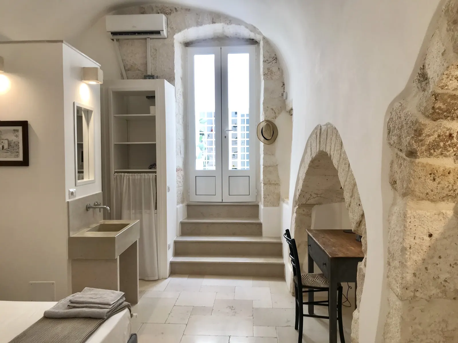 Entrance steps, bathroom and stone arch