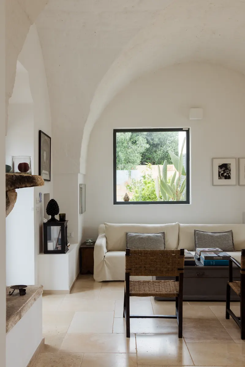Living room under the historic lamia vault