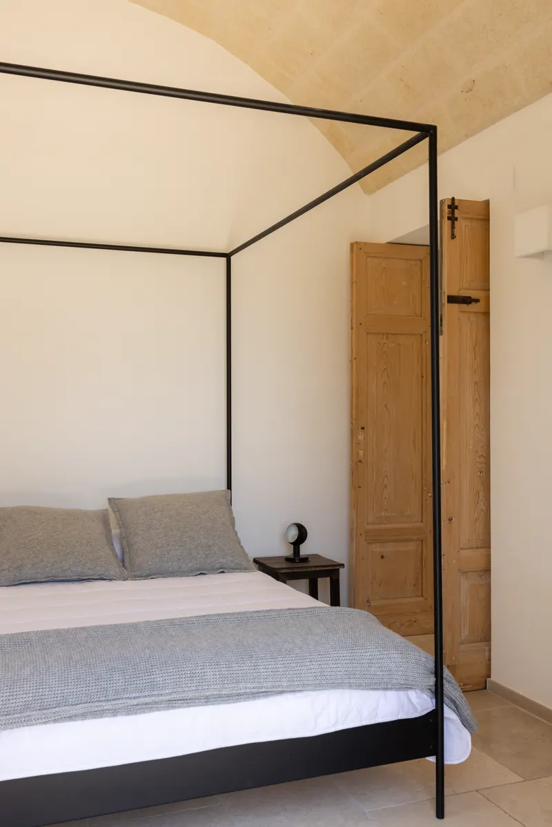 Four-poster bed under a vaulted ceiling